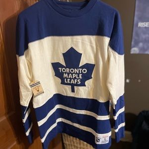 Maple Leaf Sweater/Pull Over LongSleeve Shirt